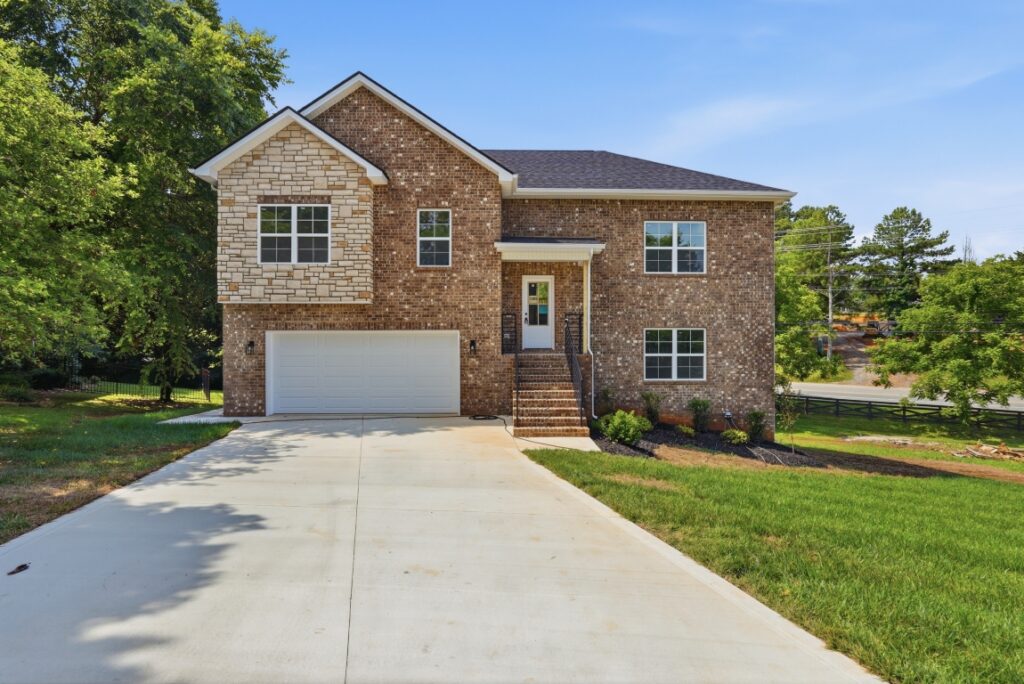 1205 Buckingham Pl
