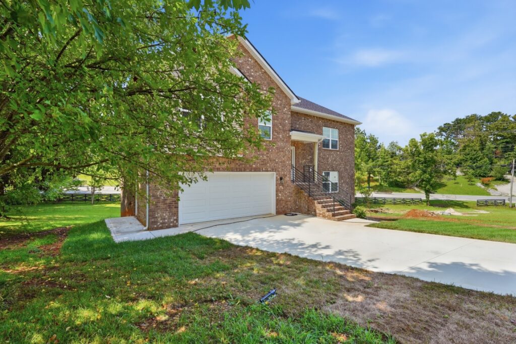 1205 Buckingham Pl