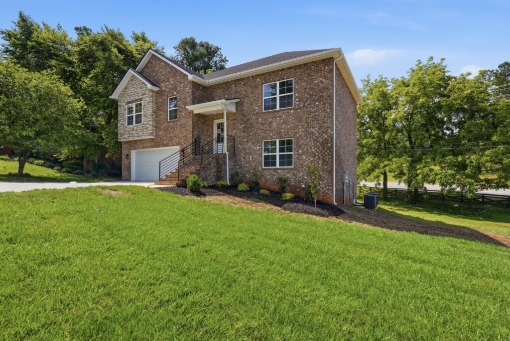 1205 Buckingham Pl