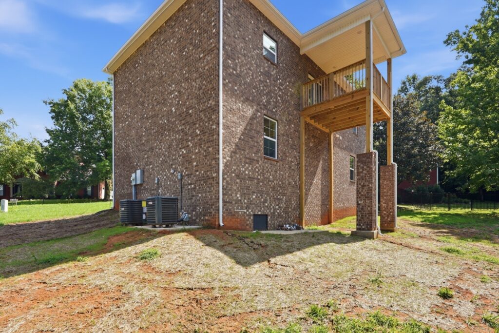 1205 Buckingham Pl